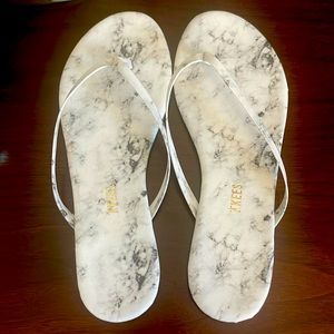 Tkees Flip Flops - Size 9